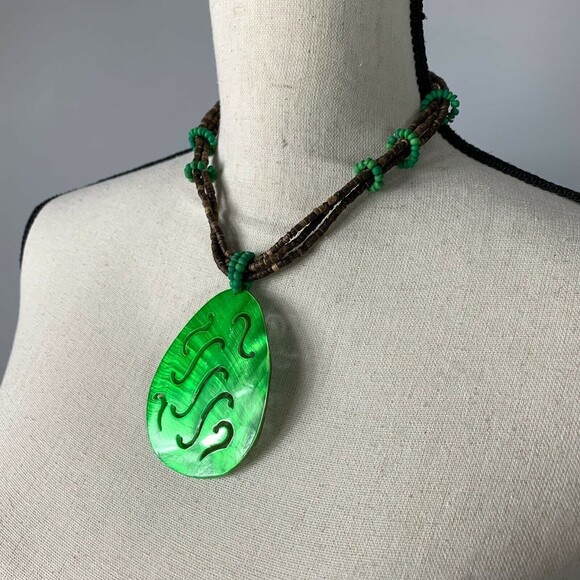 Handmade Tribal Islander Primitive Choker Beaded Painted Shell Pendant - Picture 2 of 6